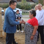 Еще одна семья погорельцев получила новый дом в селе Родники